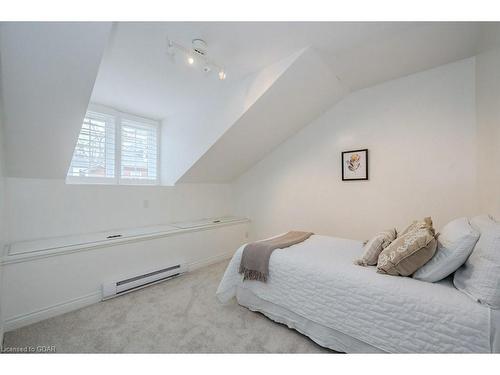 8-196 Arthur Street N, Guelph, ON - Indoor Photo Showing Bedroom