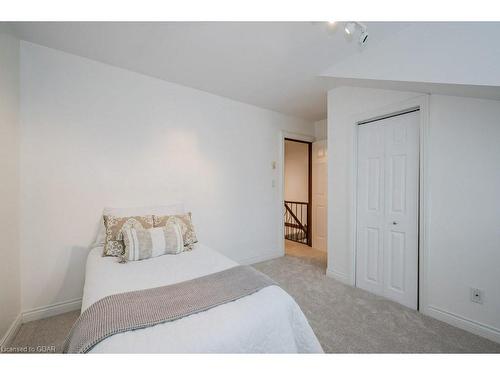 8-196 Arthur Street N, Guelph, ON - Indoor Photo Showing Bedroom