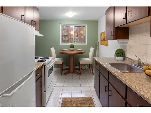 3-8 Delaware Avenue, Guelph, ON - Indoor Photo Showing Kitchen