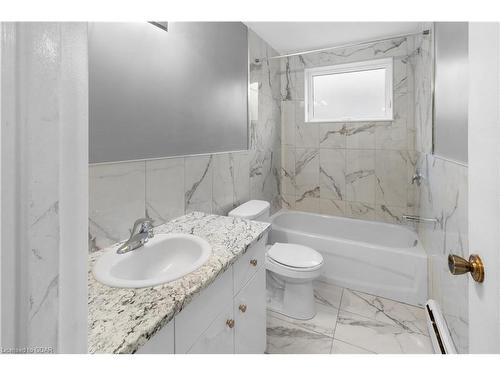 3-8 Delaware Avenue, Guelph, ON - Indoor Photo Showing Bathroom