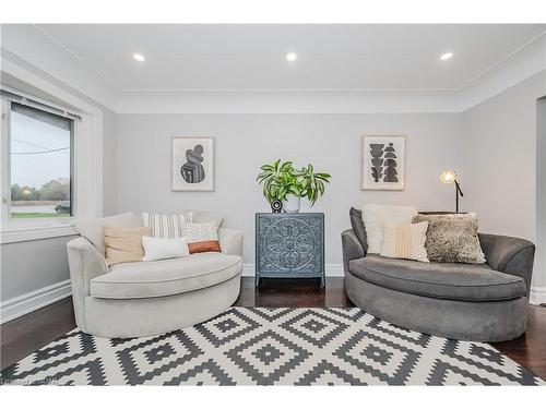 5485 Highway 6 N, Guelph, ON - Indoor Photo Showing Living Room