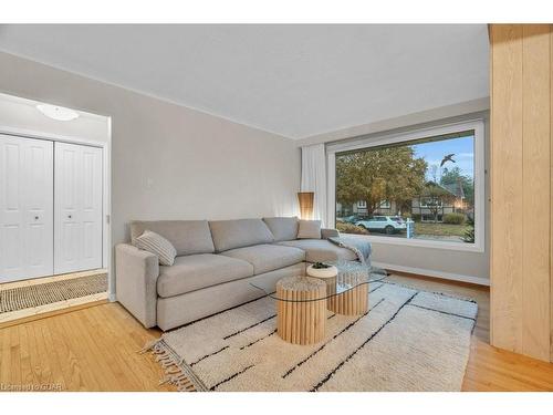 19 Birch Street, Guelph, ON - Indoor Photo Showing Living Room