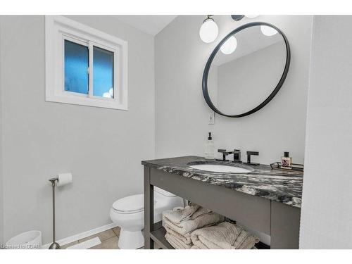 19 Birch Street, Guelph, ON - Indoor Photo Showing Bathroom