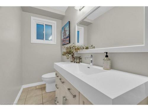 19 Birch Street, Guelph, ON - Indoor Photo Showing Bathroom