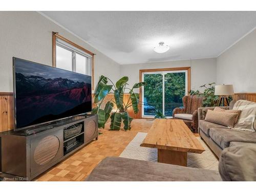 19 Birch Street, Guelph, ON - Indoor Photo Showing Living Room