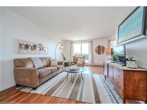 608-279 Chandler Drive, Kitchener, ON - Indoor Photo Showing Living Room