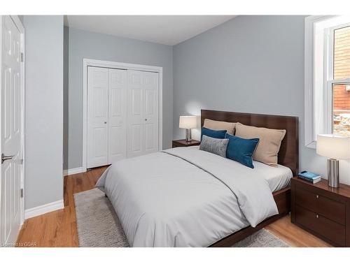 B-246 Woolwich Street, Guelph, ON - Indoor Photo Showing Bedroom