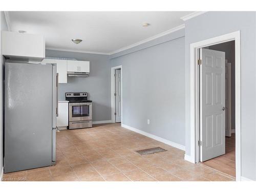 B-246 Woolwich Street, Guelph, ON - Indoor Photo Showing Kitchen