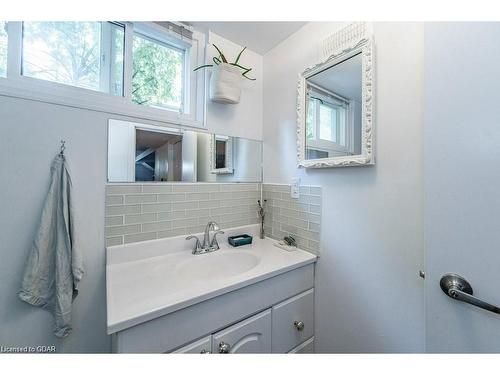 75 Cedar Street, Guelph, ON - Indoor Photo Showing Bathroom