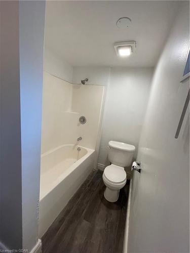 75 Cedar Street, Guelph, ON - Indoor Photo Showing Bathroom