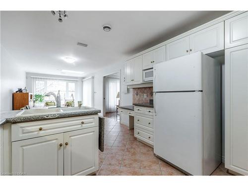 82 White Pine Way, Guelph, ON - Indoor Photo Showing Kitchen