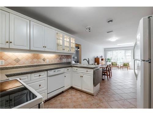 82 White Pine Way, Guelph, ON - Indoor Photo Showing Kitchen