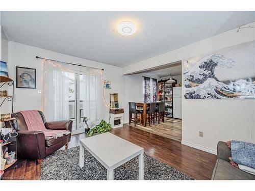 43-141 Janefield Ave Avenue, Guelph, ON - Indoor Photo Showing Living Room