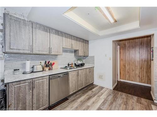 43-141 Janefield Ave Avenue, Guelph, ON - Indoor Photo Showing Kitchen With Double Sink