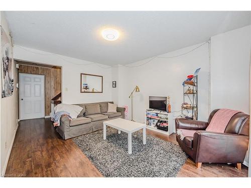 43-141 Janefield Ave Avenue, Guelph, ON - Indoor Photo Showing Living Room