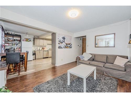 43-141 Janefield Ave Avenue, Guelph, ON - Indoor Photo Showing Living Room