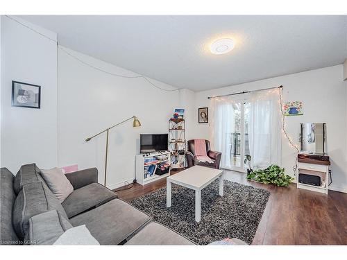 43-141 Janefield Ave Avenue, Guelph, ON - Indoor Photo Showing Living Room