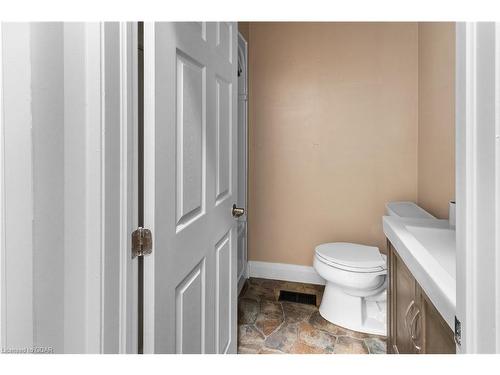 Lower-56 Yarmouth Street, Guelph, ON - Indoor Photo Showing Bathroom