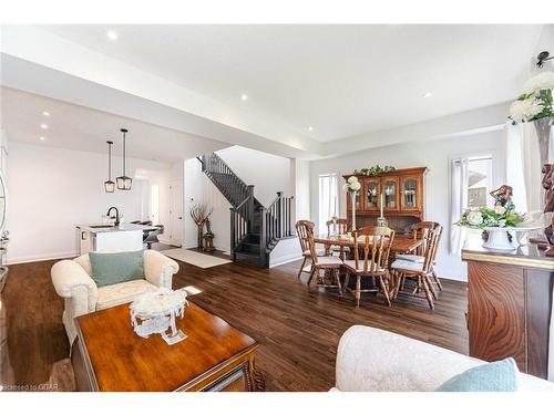 43 Ferris Circle, Guelph, ON - Indoor Photo Showing Living Room