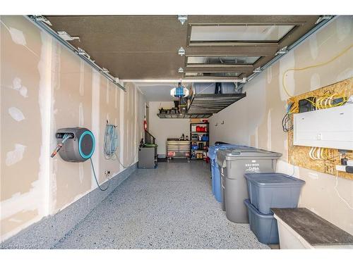 43 Ferris Circle, Guelph, ON - Indoor Photo Showing Garage