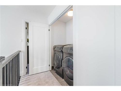 43 Ferris Circle, Guelph, ON - Indoor Photo Showing Laundry Room