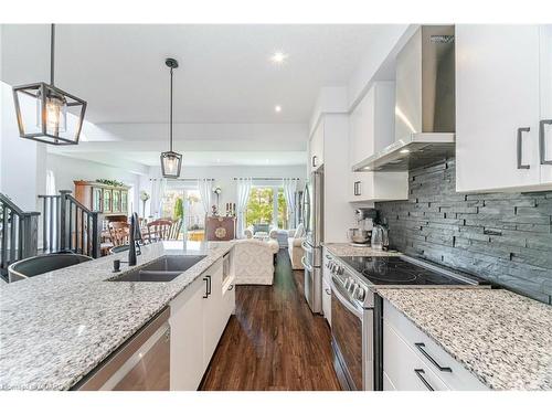 43 Ferris Circle, Guelph, ON - Indoor Photo Showing Kitchen With Double Sink With Upgraded Kitchen