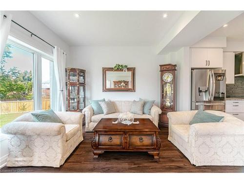 43 Ferris Circle, Guelph, ON - Indoor Photo Showing Living Room