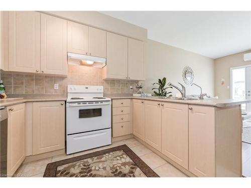 120-760 Woodhill Drive, Fergus, ON - Indoor Photo Showing Kitchen