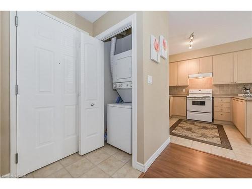 120-760 Woodhill Drive, Fergus, ON - Indoor Photo Showing Laundry Room