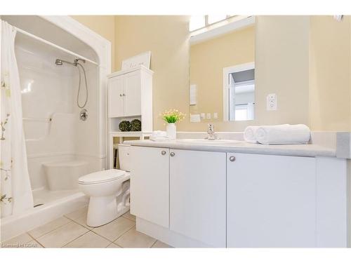 120-760 Woodhill Drive, Fergus, ON - Indoor Photo Showing Bathroom