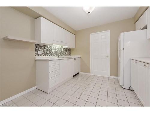 102-245 Queen Street West, Fergus, ON - Indoor Photo Showing Kitchen