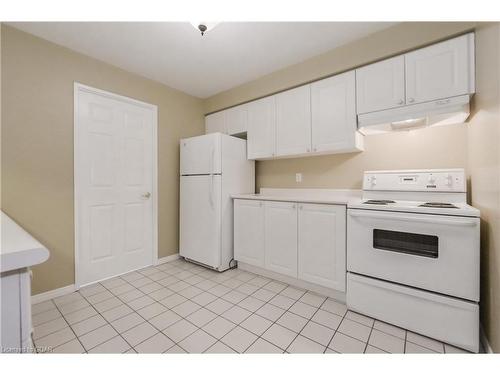 102-245 Queen Street West, Fergus, ON - Indoor Photo Showing Kitchen