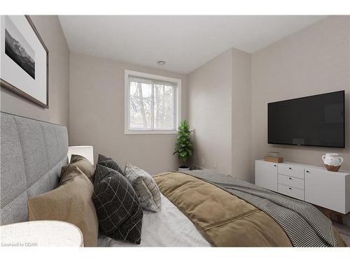 102-245 Queen Street West, Fergus, ON - Indoor Photo Showing Bedroom