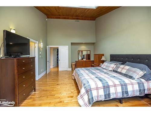 2059 Upper Big Chute Road, Coldwater, ON - Indoor Photo Showing Bedroom