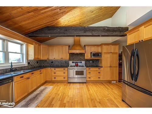 2059 Upper Big Chute Road, Coldwater, ON - Indoor Photo Showing Kitchen With Double Sink