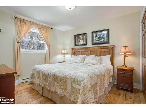 109-7-1052 Rat Bay Road, Lake Of Bays (Twp), ON - Indoor Photo Showing Bedroom