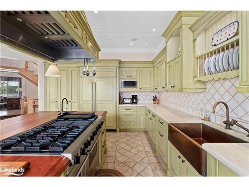 1250 Waldmere Road, Bracebridge, ON - Indoor Photo Showing Kitchen With Upgraded Kitchen