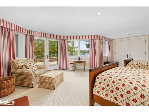 1250 Waldmere Road, Bracebridge, ON - Indoor Photo Showing Bedroom