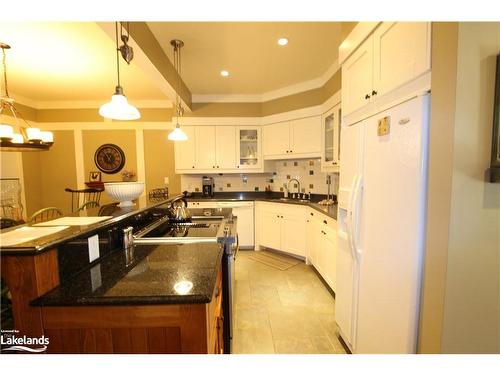 V10 W5-1020 Birch Glen Road, Baysville, ON - Indoor Photo Showing Kitchen With Double Sink