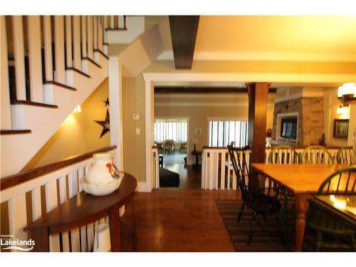 V10 W5-1020 Birch Glen Road, Baysville, ON - Indoor Photo Showing Dining Room