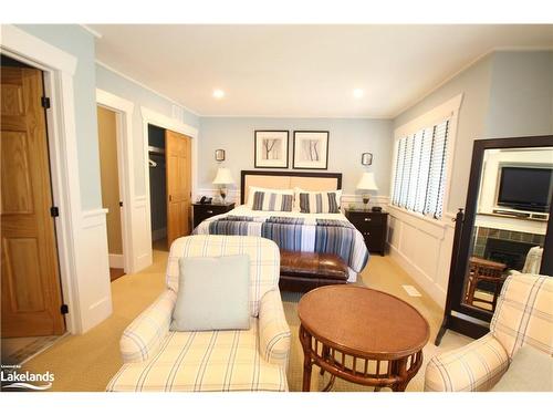 V10 W5-1020 Birch Glen Road, Baysville, ON - Indoor Photo Showing Bedroom