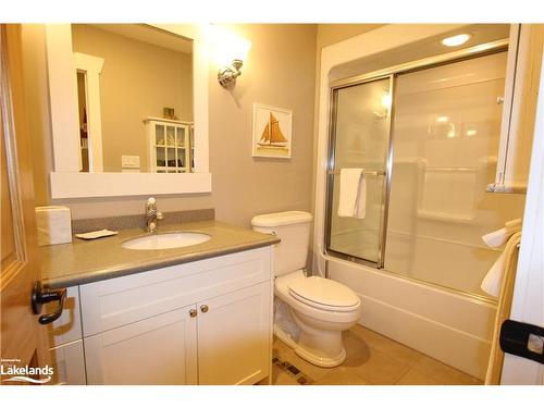 V10 W5-1020 Birch Glen Road, Baysville, ON - Indoor Photo Showing Bathroom