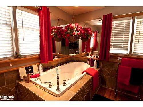 4352 124 County Road, Clearview, ON - Indoor Photo Showing Bathroom