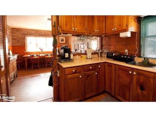 4352 124 County Road, Clearview, ON - Indoor Photo Showing Kitchen