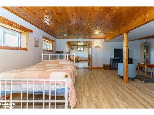 382 60 Highway, Huntsville, ON - Indoor Photo Showing Bedroom