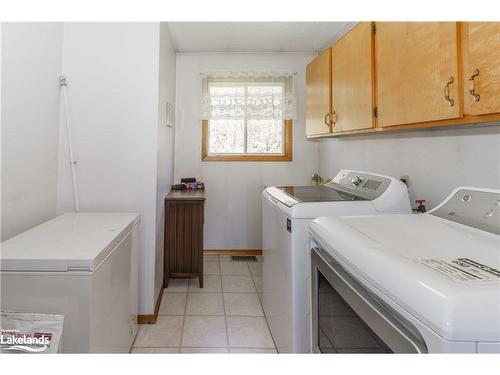 382 60 Highway, Huntsville, ON - Indoor Photo Showing Laundry Room