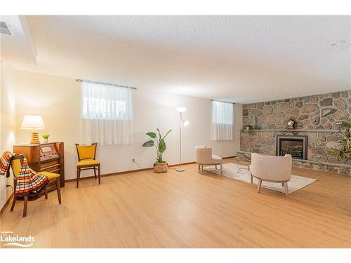 38 2Nd Street W, Owen Sound, ON - Indoor Photo Showing Living Room With Fireplace