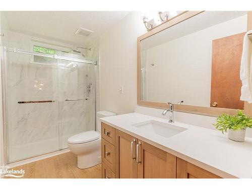 38 2Nd Street W, Owen Sound, ON - Indoor Photo Showing Bathroom