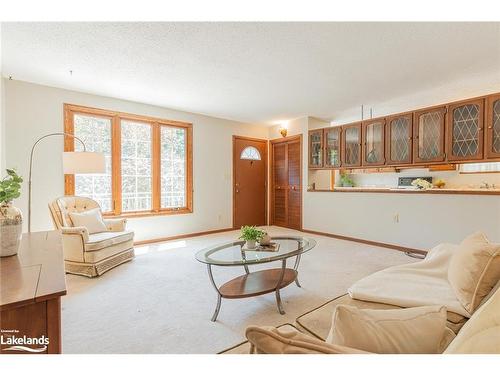 38 2Nd Street W, Owen Sound, ON - Indoor Photo Showing Living Room