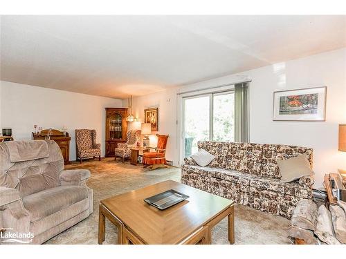 147 Escarpment Crescent, Collingwood, ON - Indoor Photo Showing Living Room